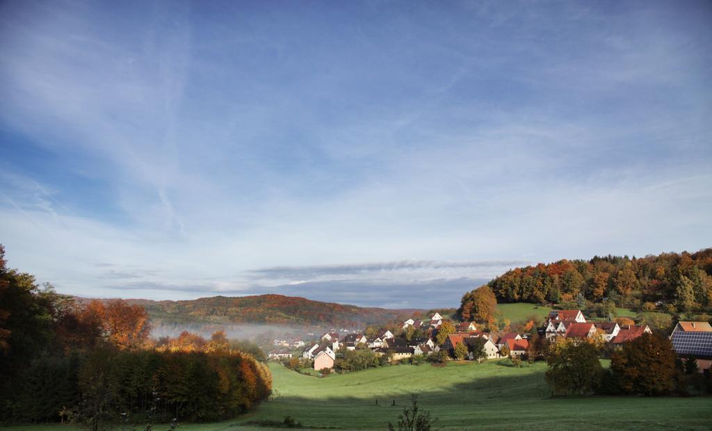 Landidyll Hotel Zum Alten Schloss Kirchensittenbach Quarto foto
